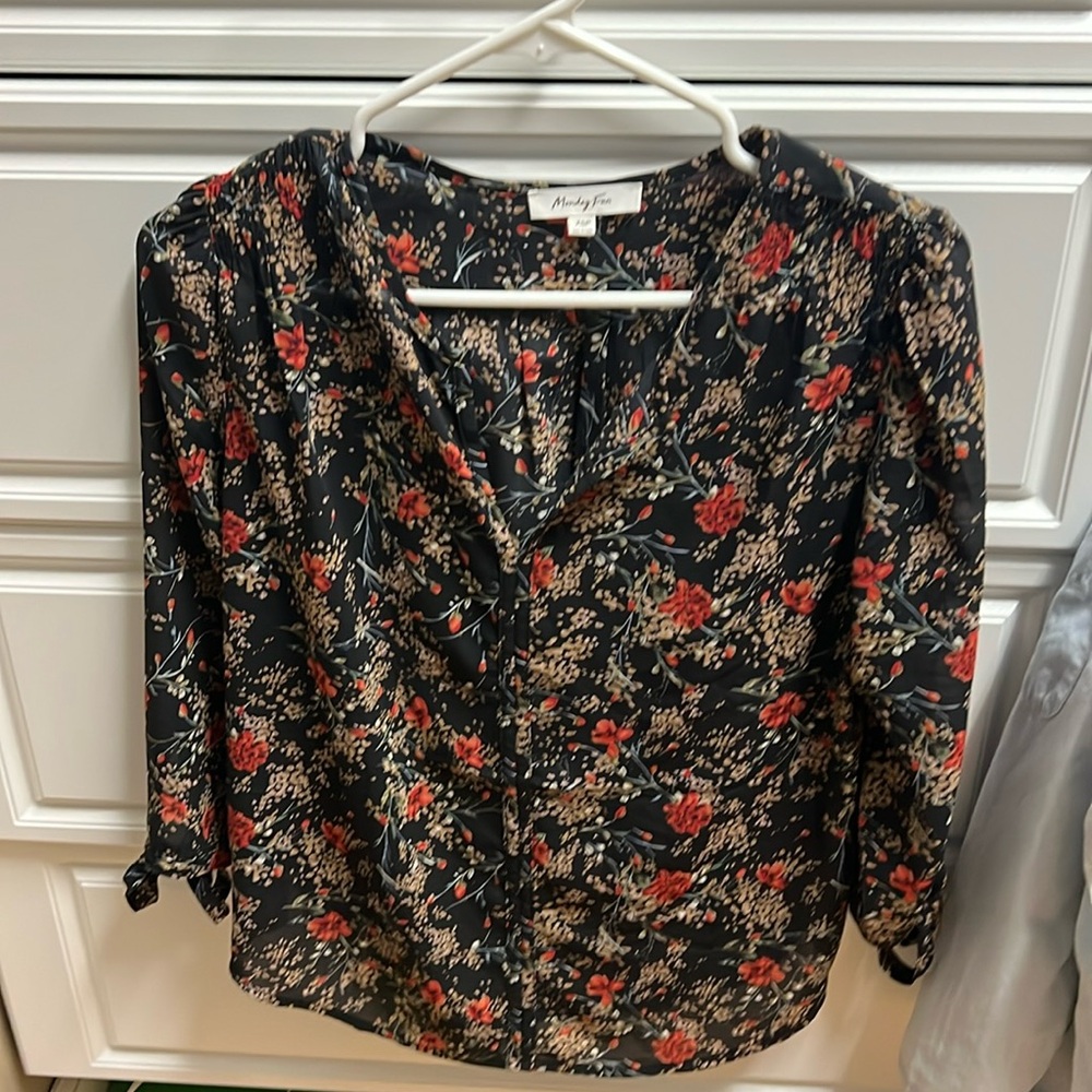 Monday fun! Great fall blouse for work !